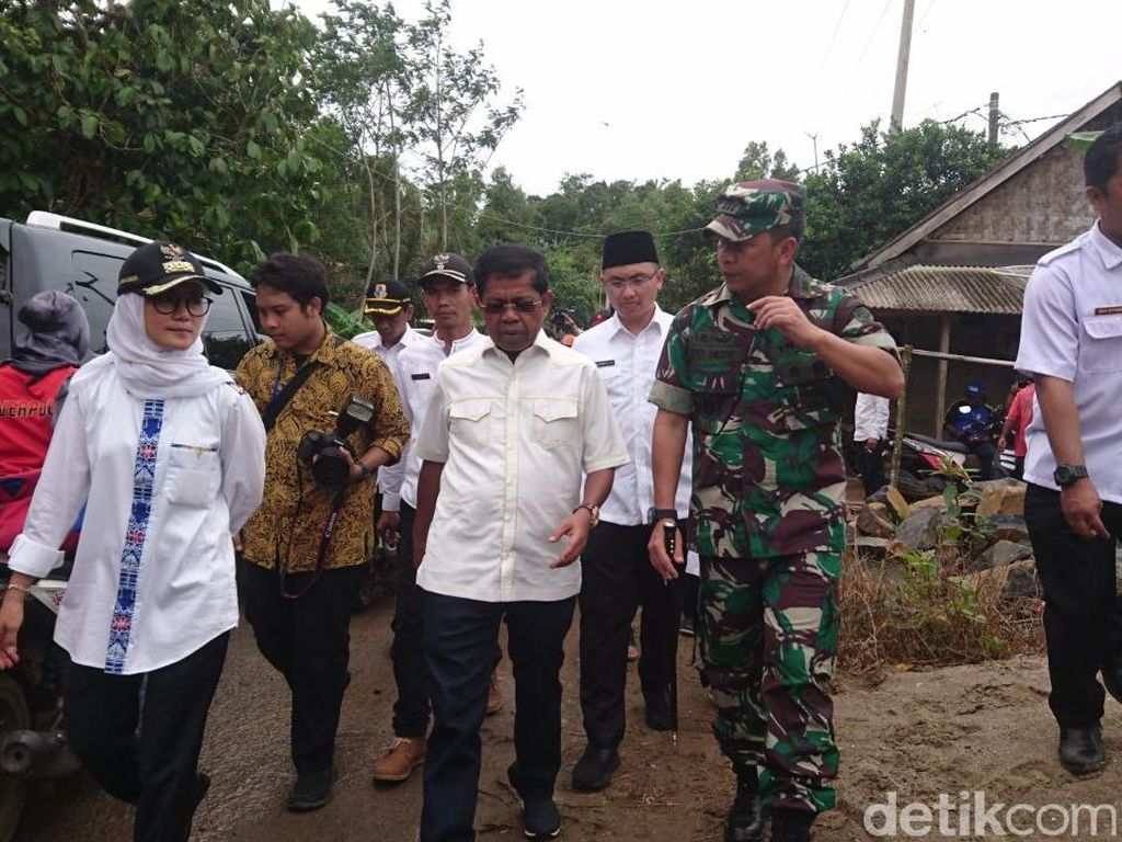 Mensos Datangi Desa Cimandiri Lebak Pascagempa 6,1 SR